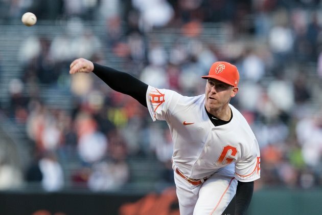 Giants pound Padres for ninth straight win
