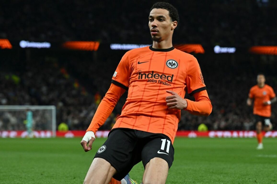 Transfer rumors, news- Liverpool join race to sign Ekitike - ESPN