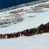 Everest gets very crowded as 274 scale peak from Nepal on same day 