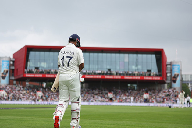 That's what makes heroes: Shastri, Karthik in awe of Pant's "special" act in Manchester