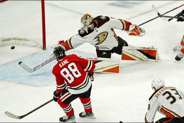 Blackhawks seek fifth straight win while Kraken plummet