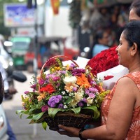SRI LANKA-COLOMBO-VALENTINE'S DAY-SHOPPING FOR FLOWERS