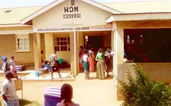 Eddwaaliro lya Mukono ng’abalwadde balindiridde obujjanjabi. Eddwaaliro lya Mukono ng’abalwadde balindiridde obujjanjabi.