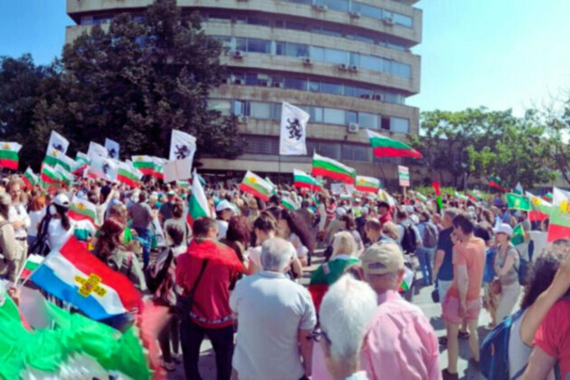 Anti-Euro Protest in Sofia Targets GERB, Media, and State Leadership
