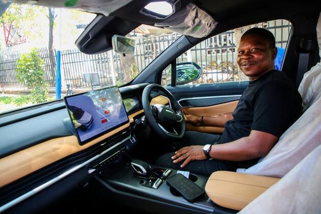 (Hello Africa) Chinese-backed EV pickups hit Tanzanian roads as green mobility gains pace