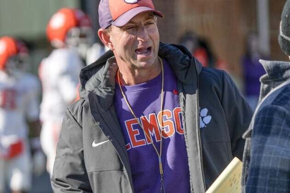 FBS coaches vote unanimously to adjust sport's redshirt rule