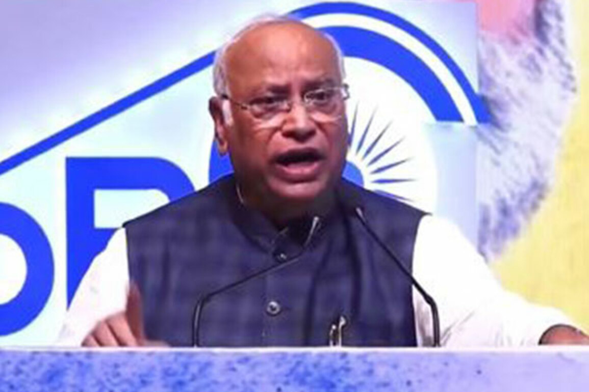 "Voice of OBCs will be heard only when they are in power": Kharge demands caste census, hits out at PM Modi