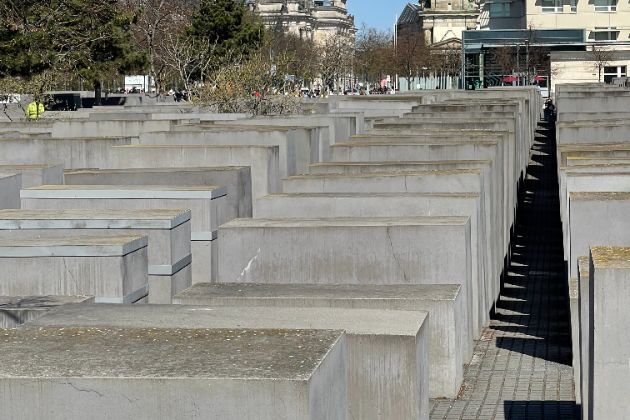 Aide of attacker in Berlin Holocaust Memorial stabbing arrested