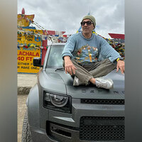Sunny Deol flaunts clean-shaven look as he poses at Baralacha La Pass