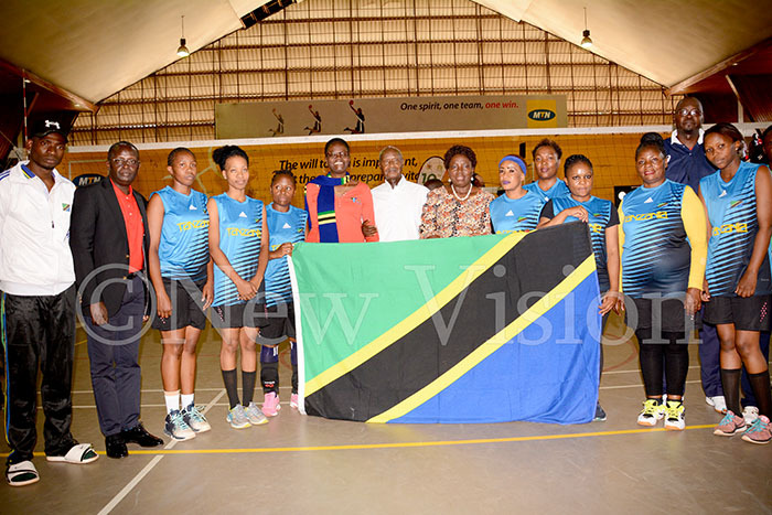  resident useveni center poses with arliament omen olleyball teams of ganda and anzania