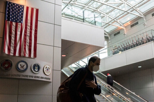 US blocks travelers from Ebola outbreak zones