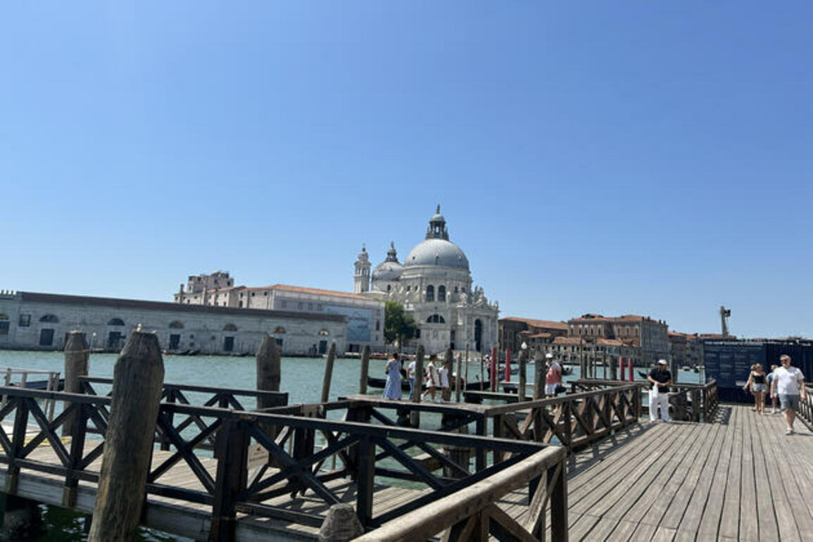 Hundreds in Venice protest over Bezos wedding extravaganza