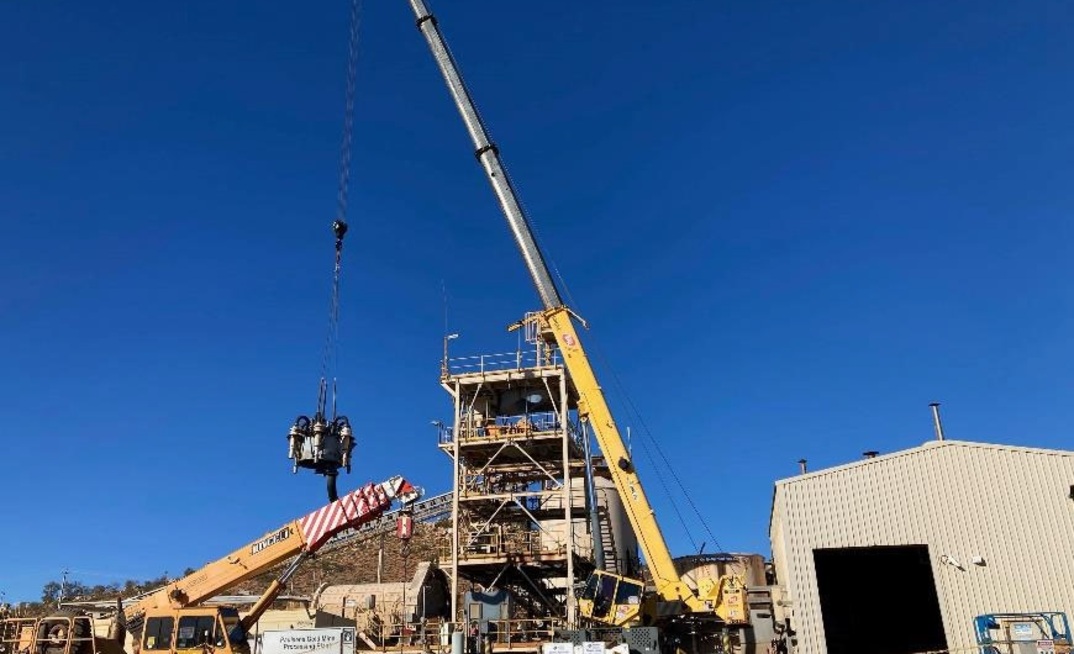 Repairing the cyclone. Credit: Black Cat.