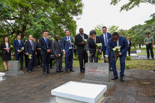TANZANIA-DAR ES SALAAM-GONGO LA MBOTO CEMETERY-CONSTRUCTION OF TAZARA RAILWAY-CHINESE EXPERTS-HONORING