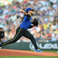 Mariners make up ground in AL West with win over Astros