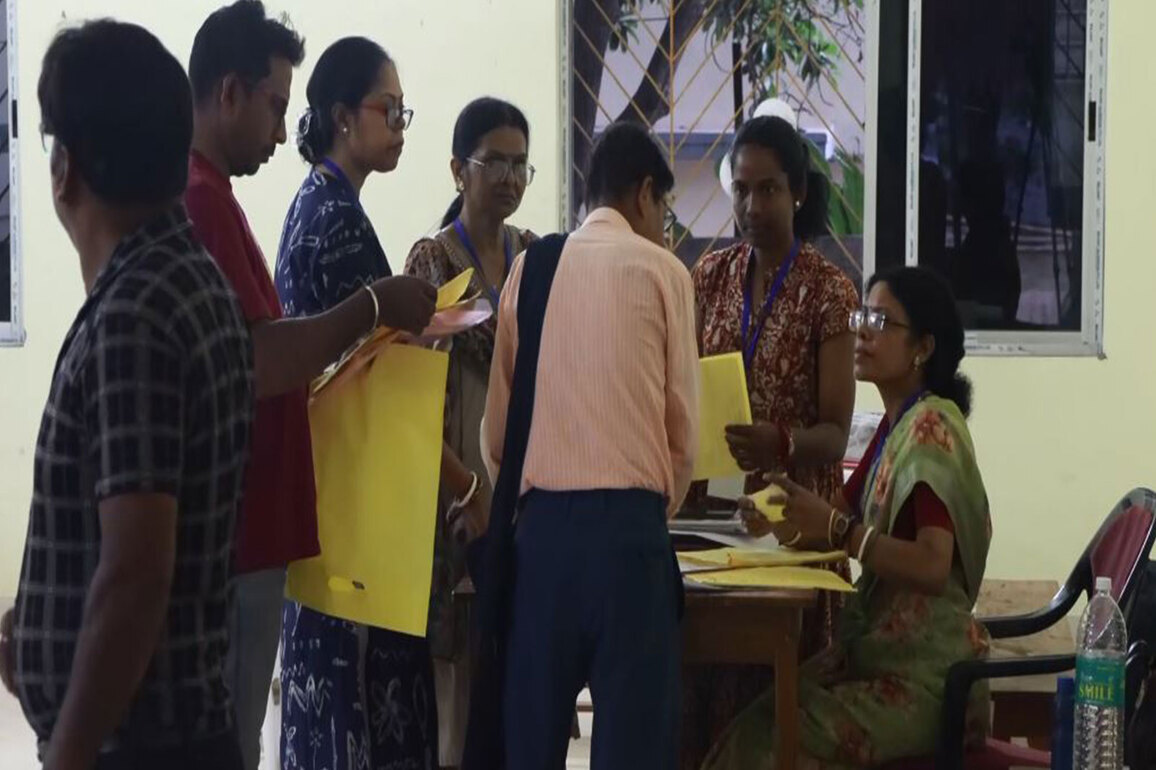 Mock polling conducted in Tamil Nadu, West Bengal ahead of voting for assembly polls