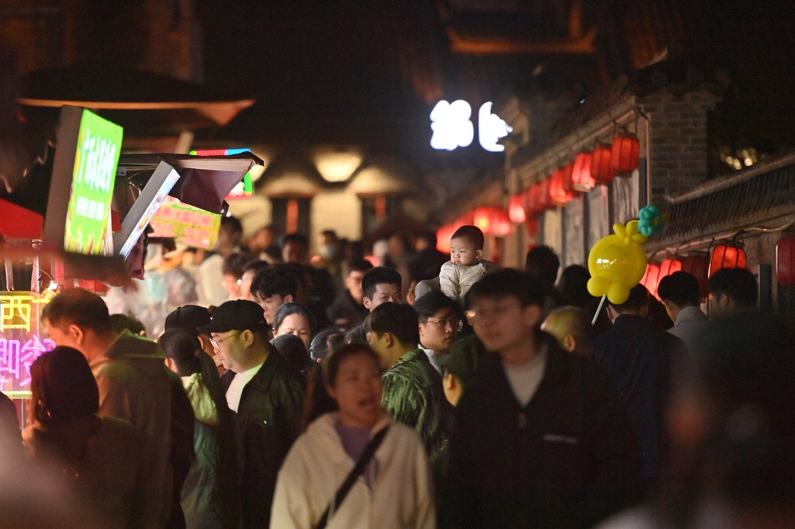 (EnchantingGuangxi)CHINA-GUANGXI-NANNING-NIGHT ECONOMY (CN)