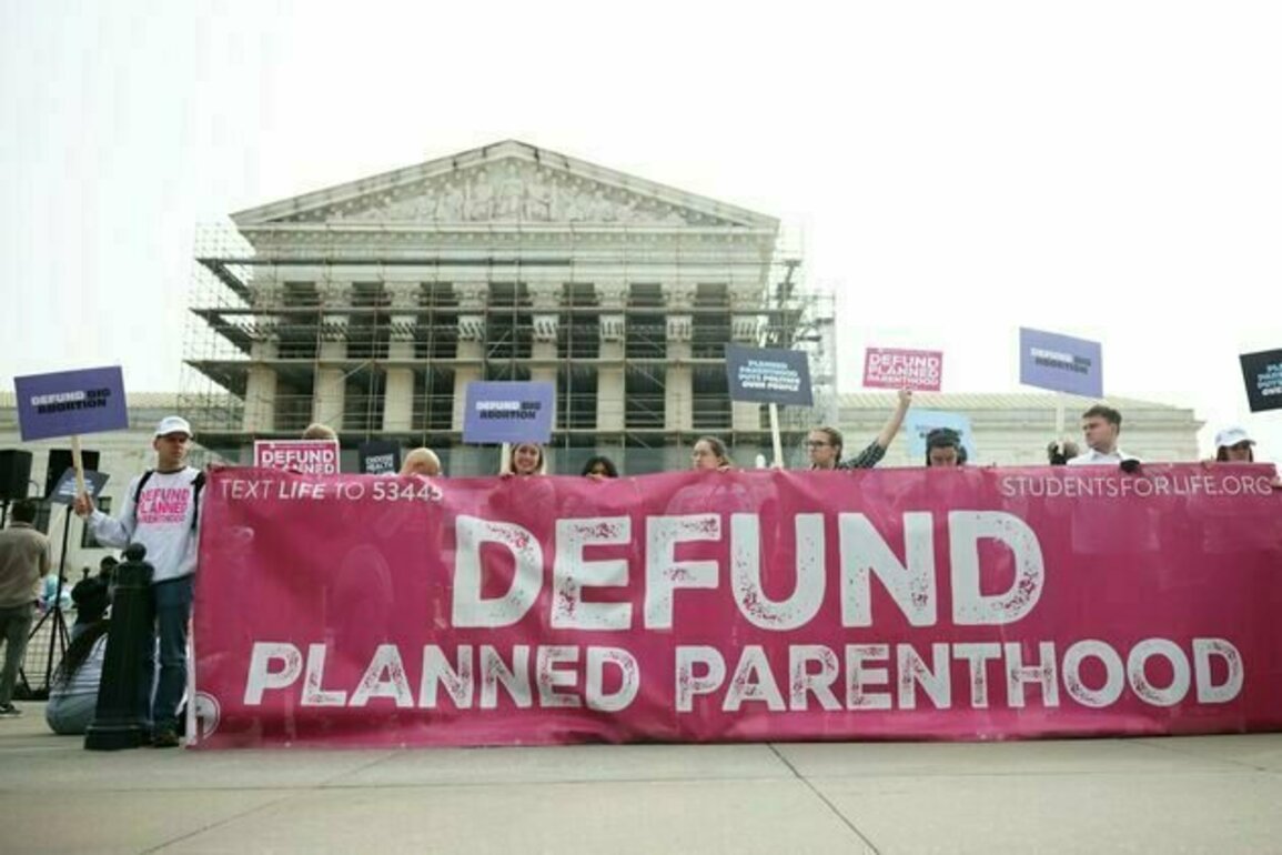 Conservatives notch 2 victories in their fight to deny Planned Parenthood federal funding through Medicaid