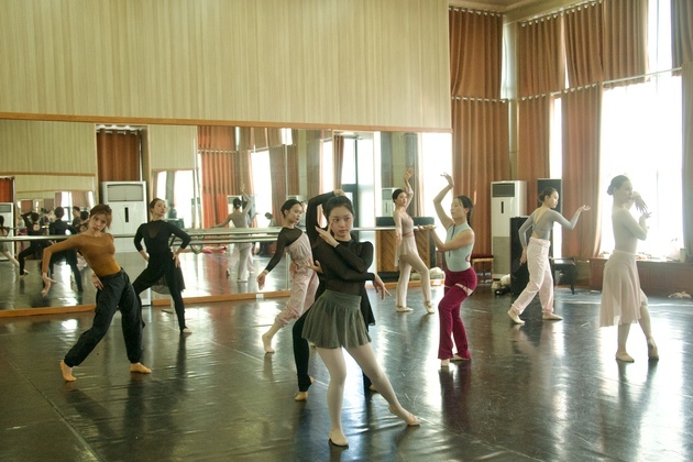 VIETNAM-HANOI-BALLET-FOLK-HERITAGE
