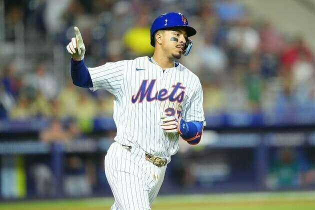 Mark Vientos (4 RBIs), Mets top Mariners in Little League Classic