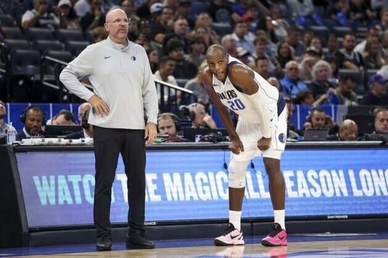Mavericks F Khris Middleton fined $25K for mouthpiece incident