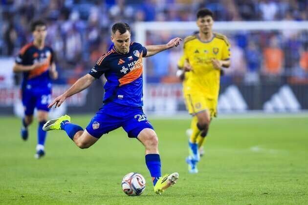 Evander has hand in 5 goals as FC Cincinnati hammers Orlando City