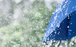 UK retail sales dampened by wet weather 