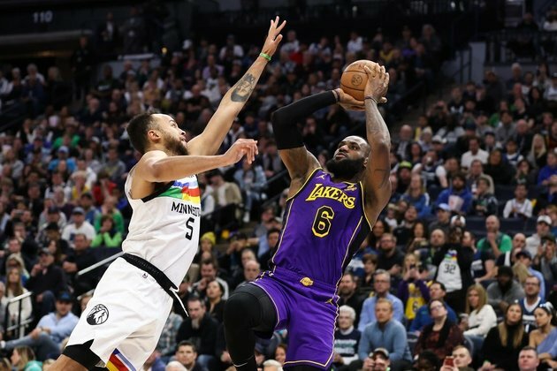 Anthony Davis, Lakers surge past Timberwolves