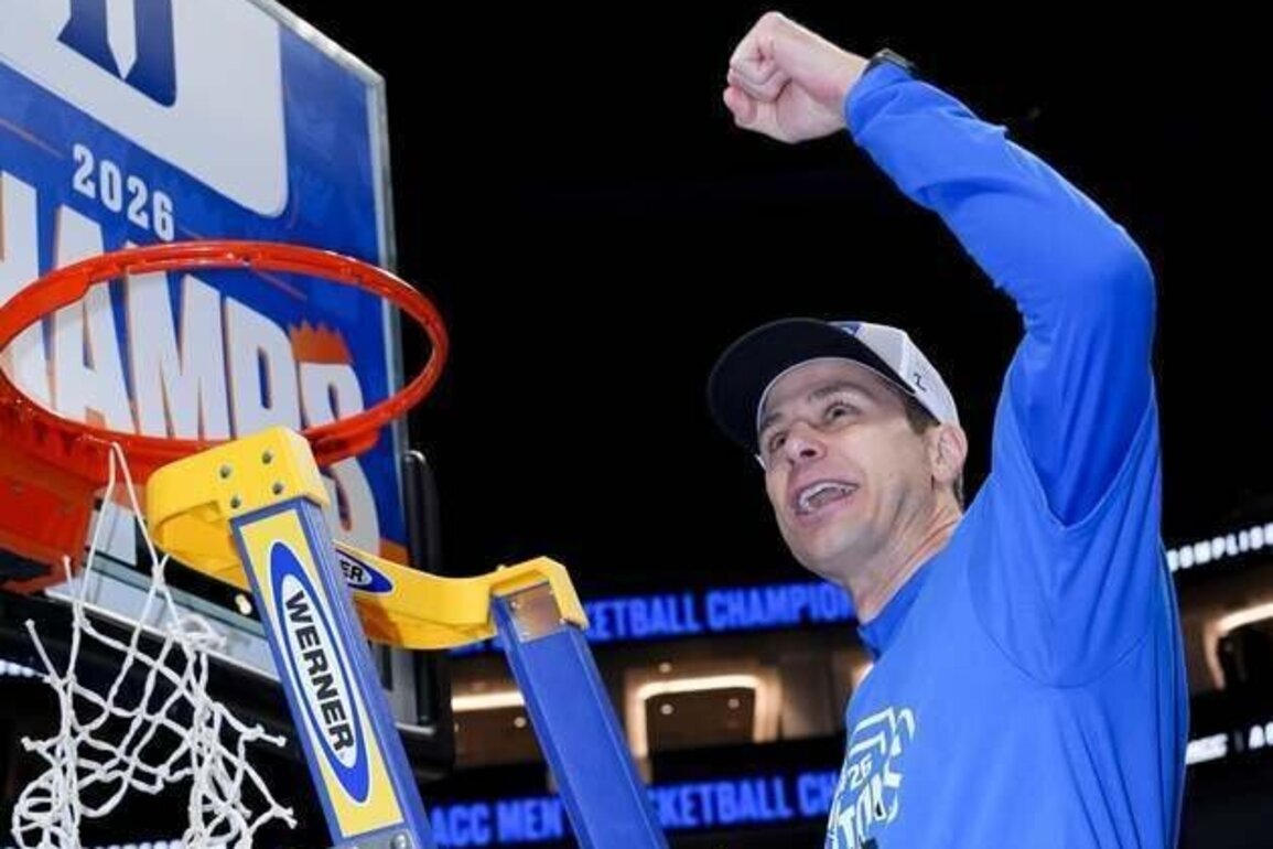 Oddsmakers peg trio of teams as clear favorites to win tournament