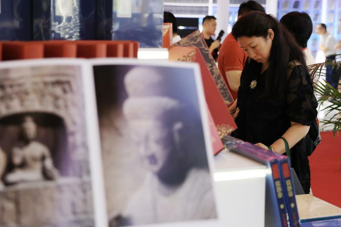 "Even if AI out-writes me, I'll keep writing" -- Chinese novelist Mai Jia wrestles with creative anxiety of AI age