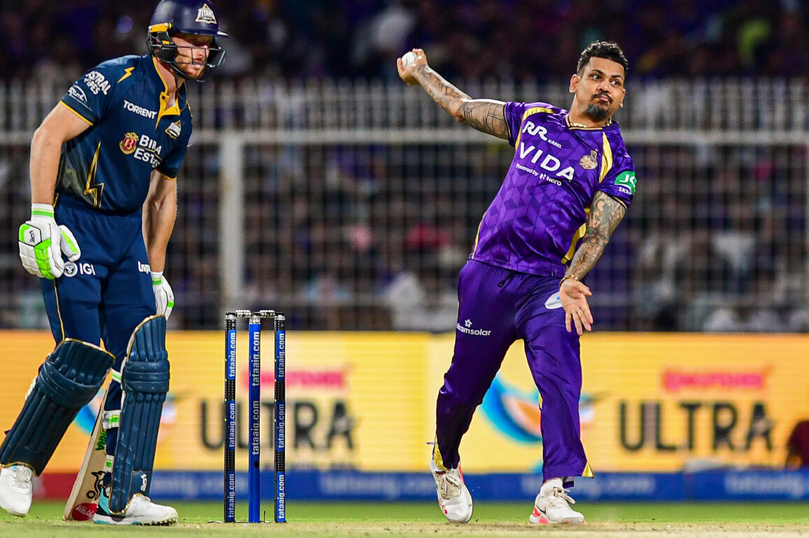 "He comes back stronger after every boundary": Aakash Chopra lauds Sunil Narine's accuracy and variations