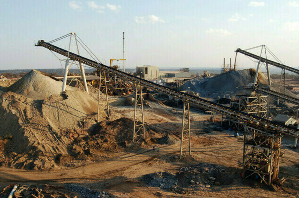 Canadian company suspends operations after African mine death
