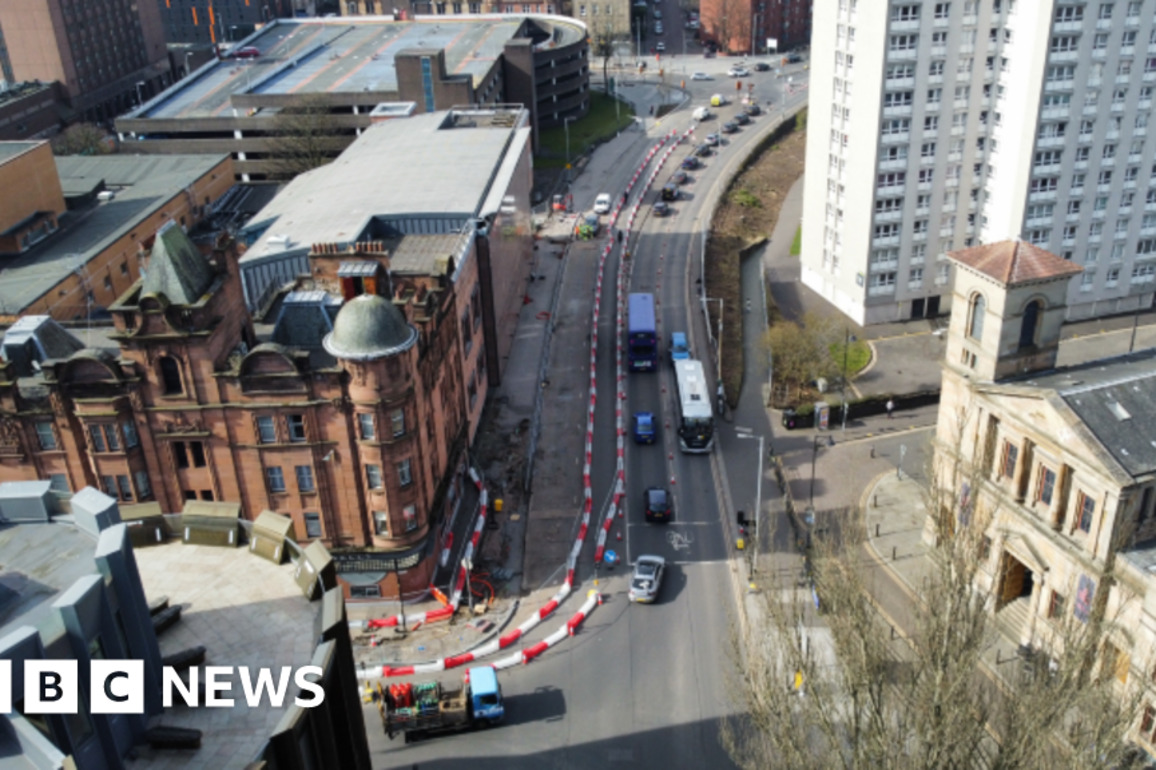 Sinkhole forces closure of Glasgow street