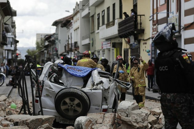 Fatal earthquake hits Ecuador