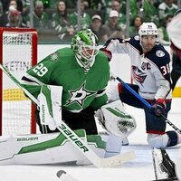 Blue Jackets pull away in 3rd period, extend Stars' skid