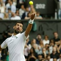 Novak Djokovic, in pursuit of eighth Wimbledon title, advances to quarterfinals