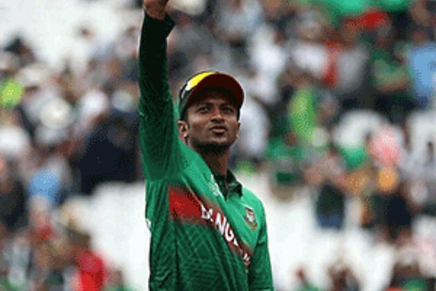 Striking Bangladeshi cricketers want slice of revenue