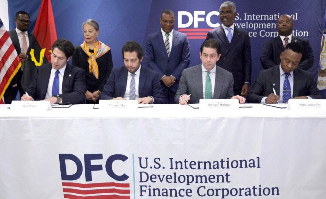 Front row at the signing ceremony, from left: DFC chief executive Ben Black; Mota Engil deputy chief executive Manuel Mota; Trafigura chief executive Richard Holtman; and DBSA group executive for transacting Mpho Mokwele