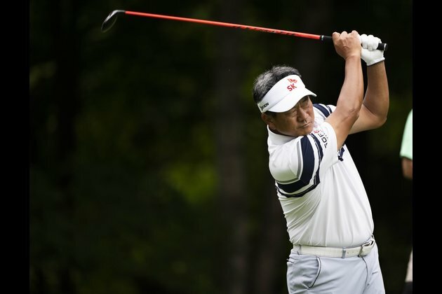 K.J. Choi, Darren Clarke share lead at Sanford International