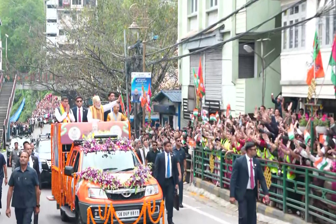 PM Modi holds roadshow in Gangtok