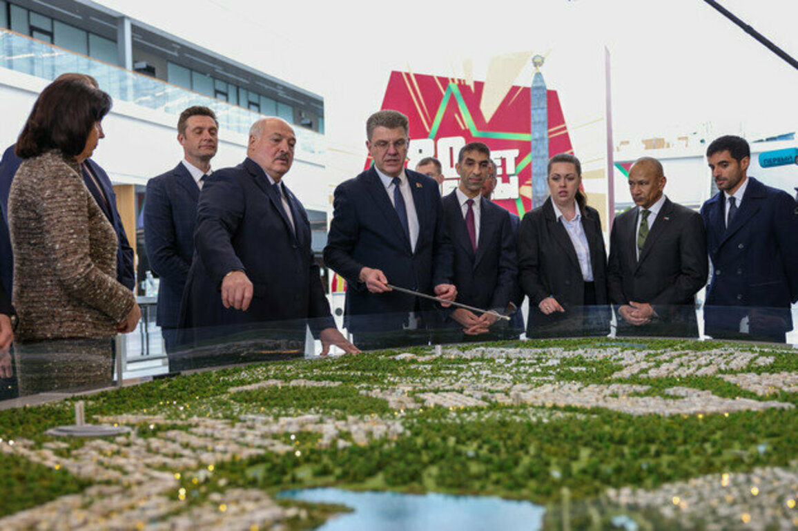 Thani Al Zeyoudi attends inauguration of 'International Exhibition Centre' in Minsk