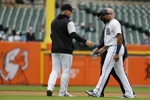 Tigers' Willi Castro strains hamstring, done for season