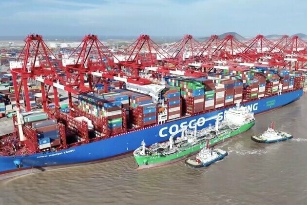 Shanghai Port completes full-chain green methanol bunkering for dual-fuel containership