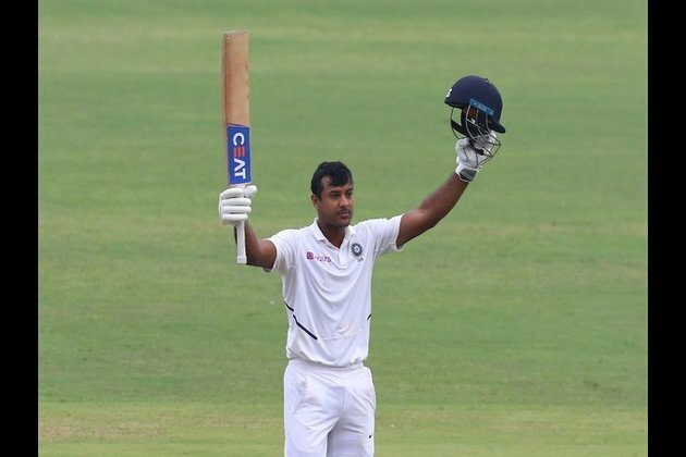 Second Test: Mayank shines, helps India to post 273/3