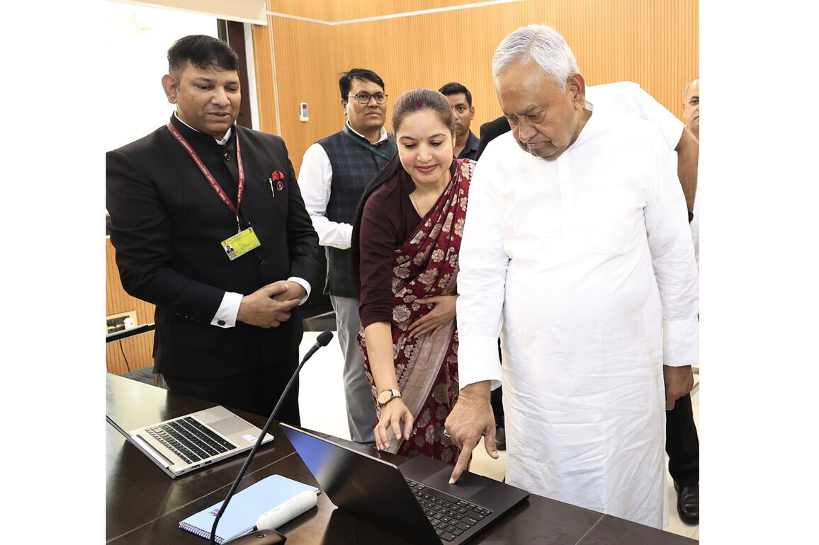 Bihar: Rajya Sabha MP Nitish Kumar fills out self-enumeration form