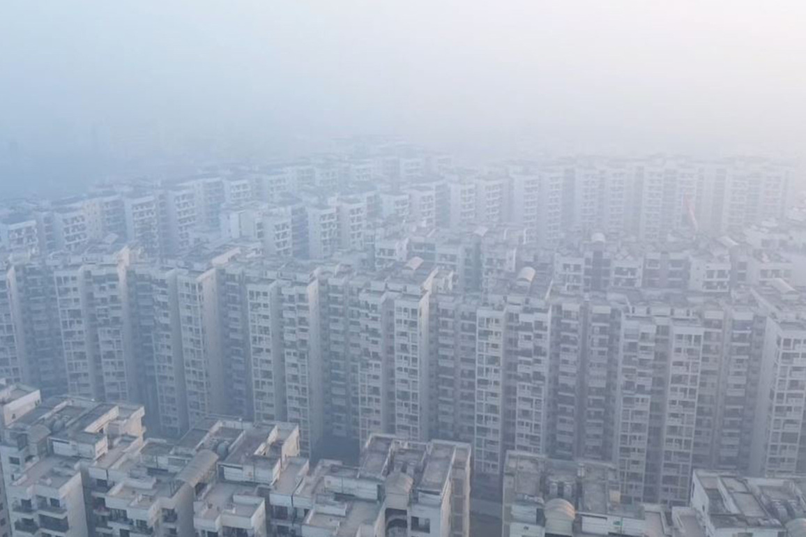 Delhi wakes up to biting cold and 'very poor' air quality, overall AQI at 357