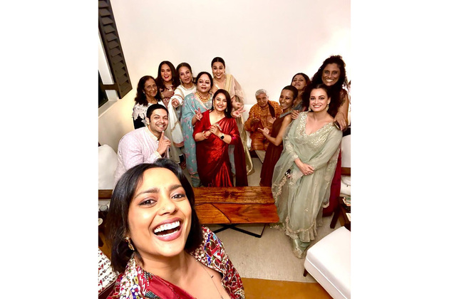 Shabana Azmi, Javed Akhtar celebrate Diwali with 'Dher Saara Pyar' gang; Dia Mirza, Vidya Balan, Ali Fazal and others join