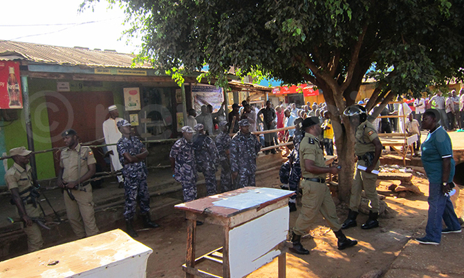 Police fires teargas to disperse warring Muslims Police fires teargas to disperse warring Muslims