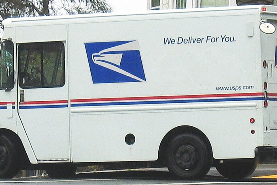 DHL, USPS strike $10 billion US delivery agreement