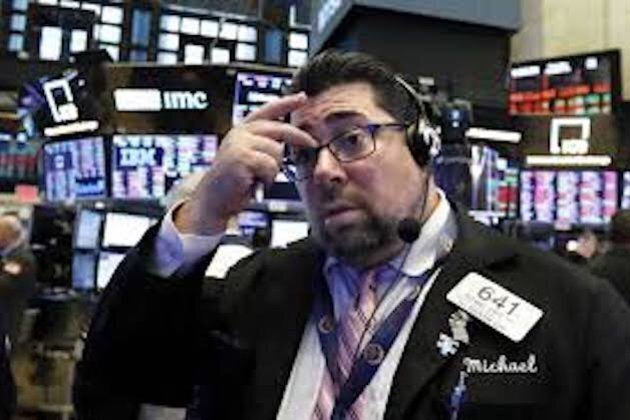 U.S. stocks close lower as Nasdaq underperforms with 160-point drop